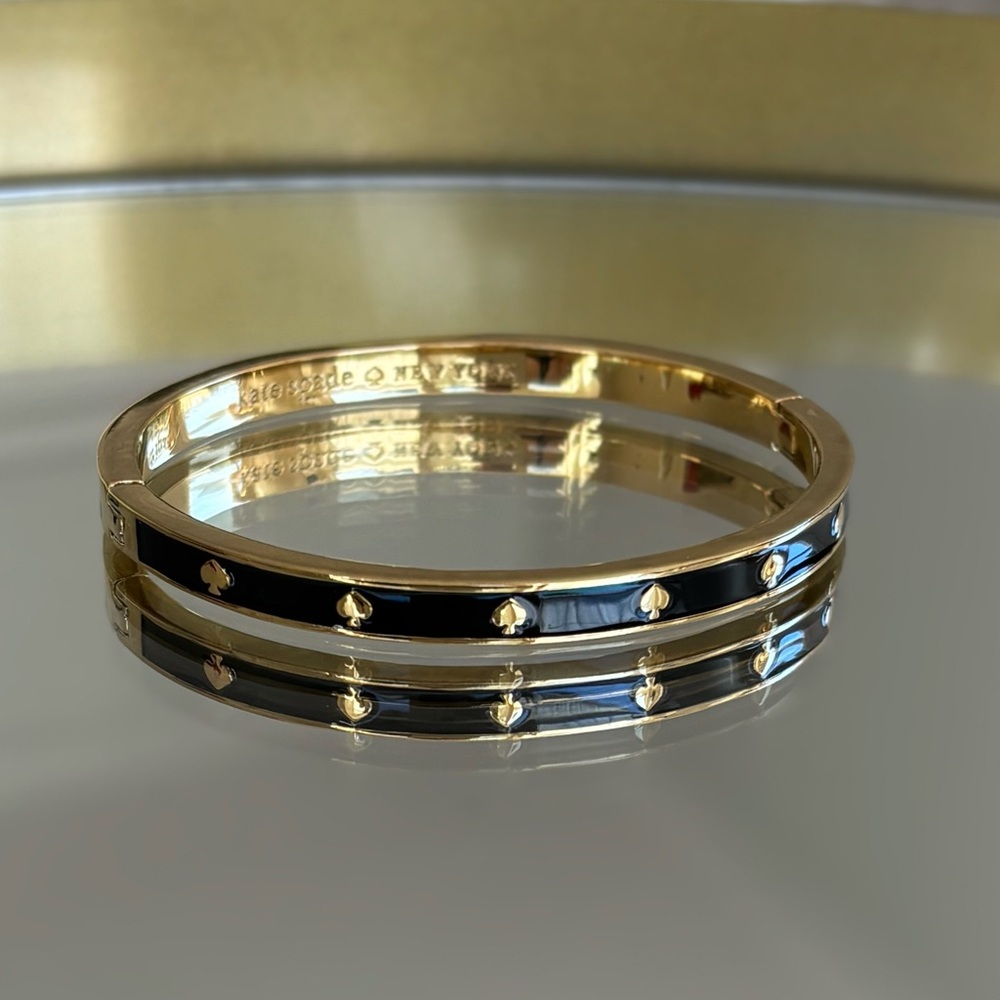 KATE SPADE Spot the Spade Enamel Hinged Bangle + Dust Bag - Picture 3 of 11